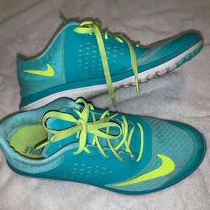 MAKE AN OFFER! Nike fitsole teal sneaker